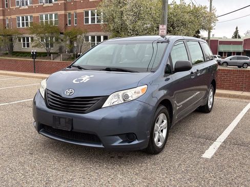 Used 2017 Toyota Sienna L FWD image 17