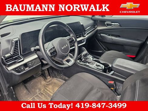 Used 2025 Kia Sportage EX FWD image 19