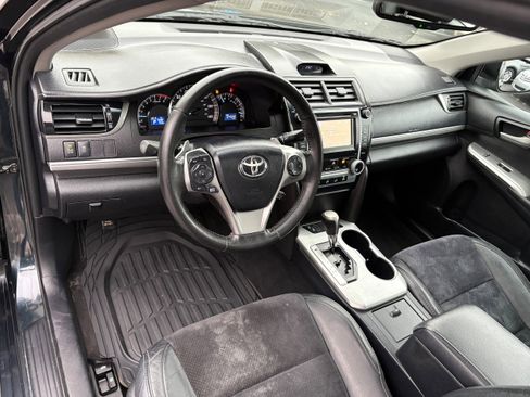 Used 2013 Toyota Camry SE w/ Leather Pkg image 11