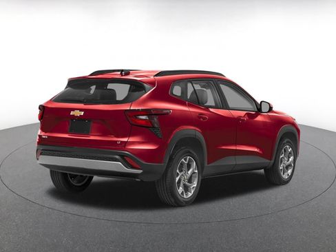 Used 2025 Chevrolet Trax LT FWD image 2