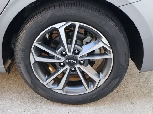 Used 2023 Kia Forte LXS FWD image 25