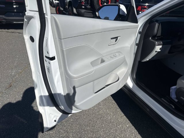 Used 2025 Hyundai Kona SEL FWD image 16