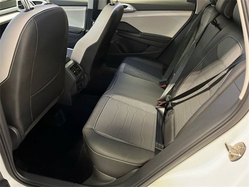 Certified 2025 Volkswagen Taos SE image 16