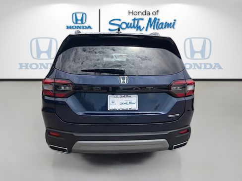 Used 2023 Honda Pilot Touring image 6