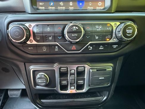 Used 2021 Jeep Wrangler Unlimited Sport AWD/4WD image 24