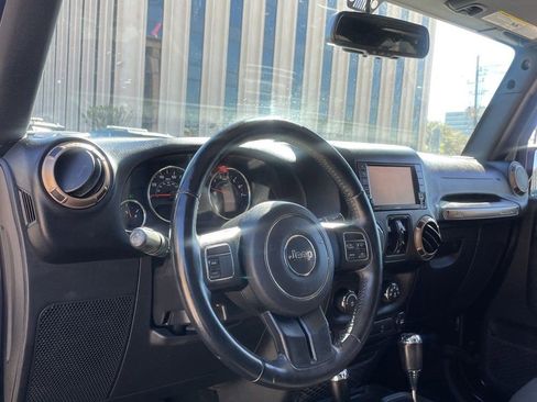 Used 2017 Jeep Wrangler Unlimited Sahara image 13