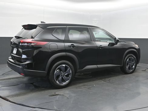 Used 2025 Nissan Rogue SV FWD image 9