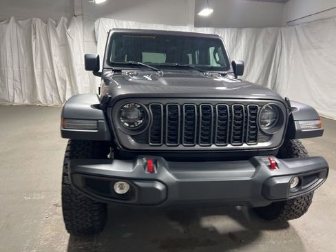 Used 2025 Jeep Wrangler Unlimited Rubicon AWD/4WD image 2