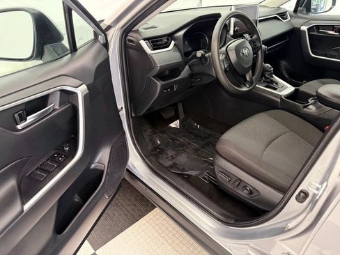 Used 2025 Toyota RAV4 XLE FWD image 28