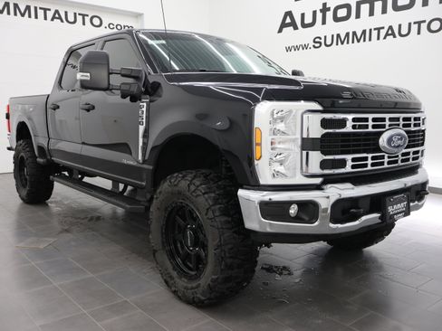 Used 2025 Ford F350 XLT w/ Tremor Off-Road Package AWD/4WD image 2