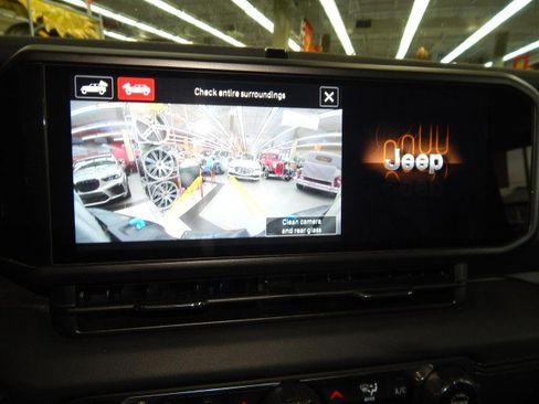 Used 2024 Jeep Wrangler Unlimited Sahara w/ Technology Group image 38