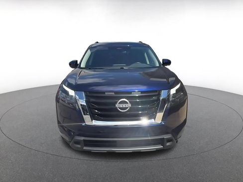 Used 2025 Nissan Pathfinder SV FWD image 5