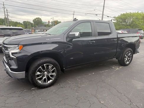 Used 2024 Chevrolet Silverado 1500 LT AWD/4WD image 3