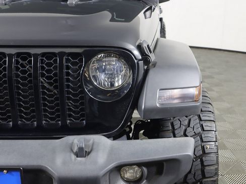 Used 2020 Jeep Gladiator Sport w/ Quick Order Package 24S image 11