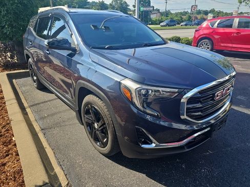 Used 2018 GMC Terrain SLT w/ Preferred Package FWD image 3