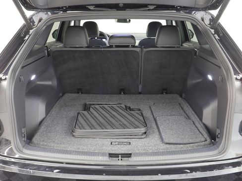 Used 2025 Volkswagen Atlas Cross Sport SE image 17