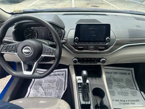 Used 2025 Nissan Altima 2.5 SV FWD image 17