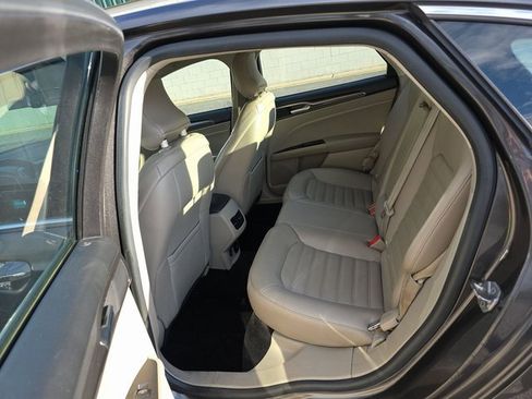 Used 2018 Ford Fusion SE w/ Equipment Group 602A image 8