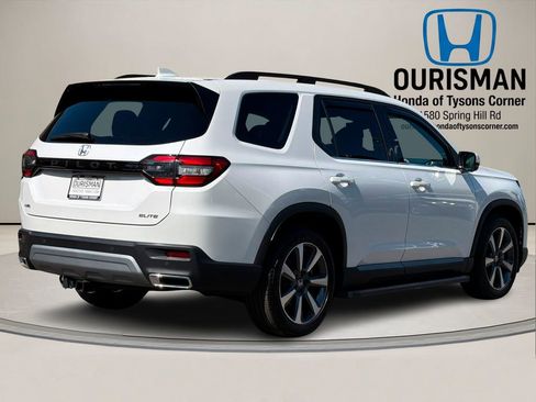Used 2025 Honda Pilot Elite image 3