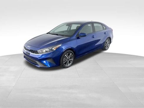 Certified 2022 Kia Forte LXS FWD image 5