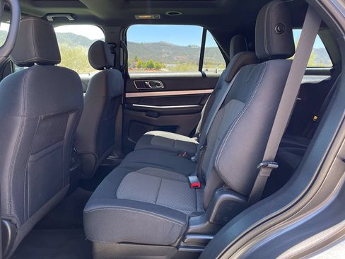 Used 2017 Ford Explorer XLT w/ Equipment Group 201A FWD image 21