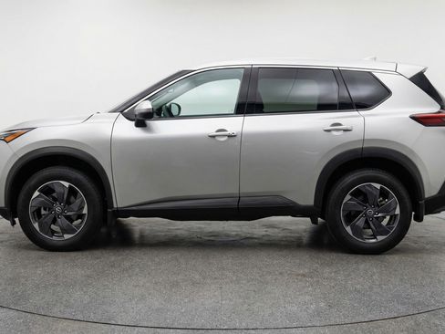 Used 2025 Nissan Rogue SV image 5