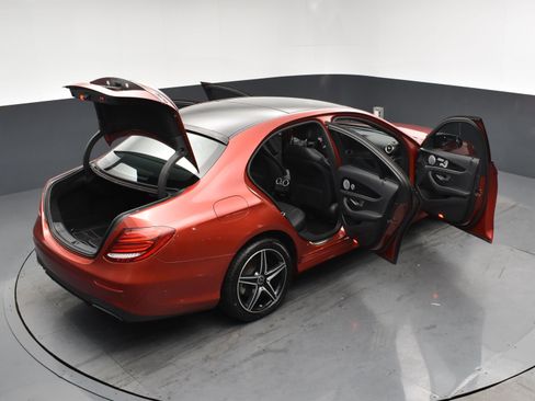 Used 2018 Mercedes-Benz E 300 4MATIC w/ Premium 2 Package image 25