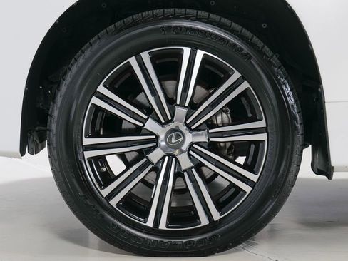 Used 2018 Lexus LX 570 4WD image 32