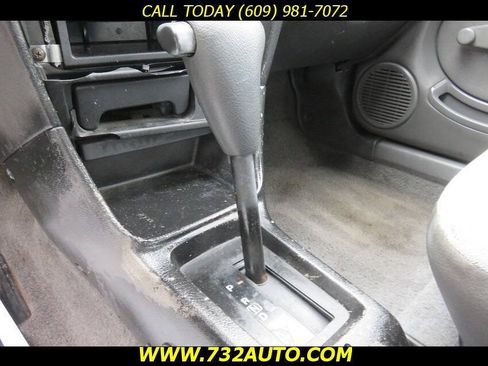 Used 1996 Geo Metro LSi FWD image 13