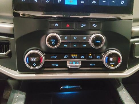 Used 2024 Ford Expedition XLT image 35