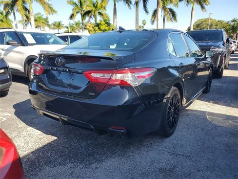 Used 2019 Toyota Camry SE image 3