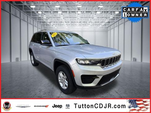 Used 2023 Jeep Grand Cherokee Laredo AWD/4WD image 1