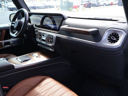 Used 2025 Mercedes-Benz G 550 image 35
