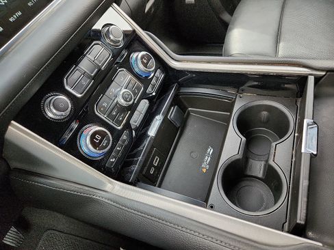 Used 2023 GMC Yukon Denali w/ Denali Reserve Package image 25