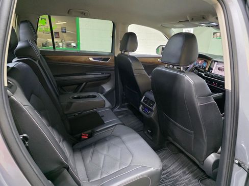Used 2024 Volkswagen Atlas SE image 24