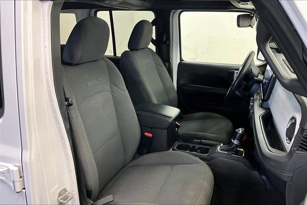 Used 2024 Jeep Wrangler Unlimited Sahara AWD/4WD image 6