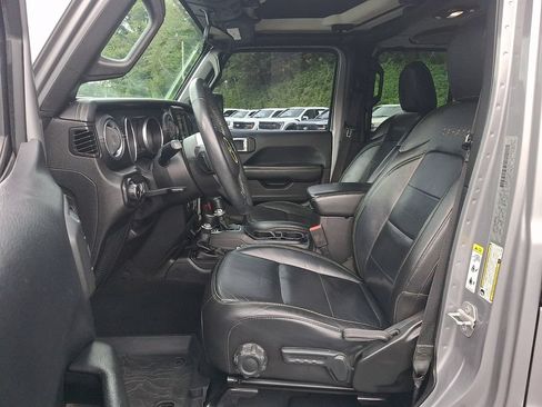 Used 2018 Jeep Wrangler Unlimited Sahara w/ Cold Weather Group AWD/4WD image 13
