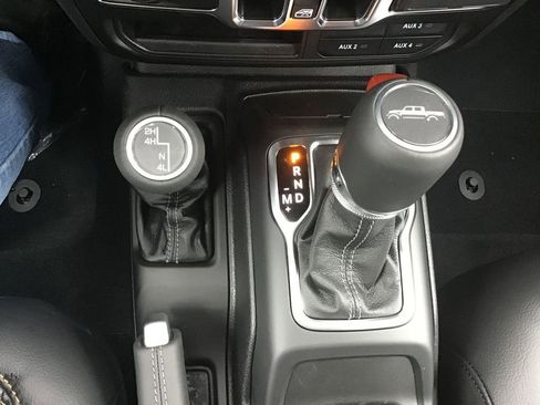 New 2025 Jeep Gladiator Sport image 15