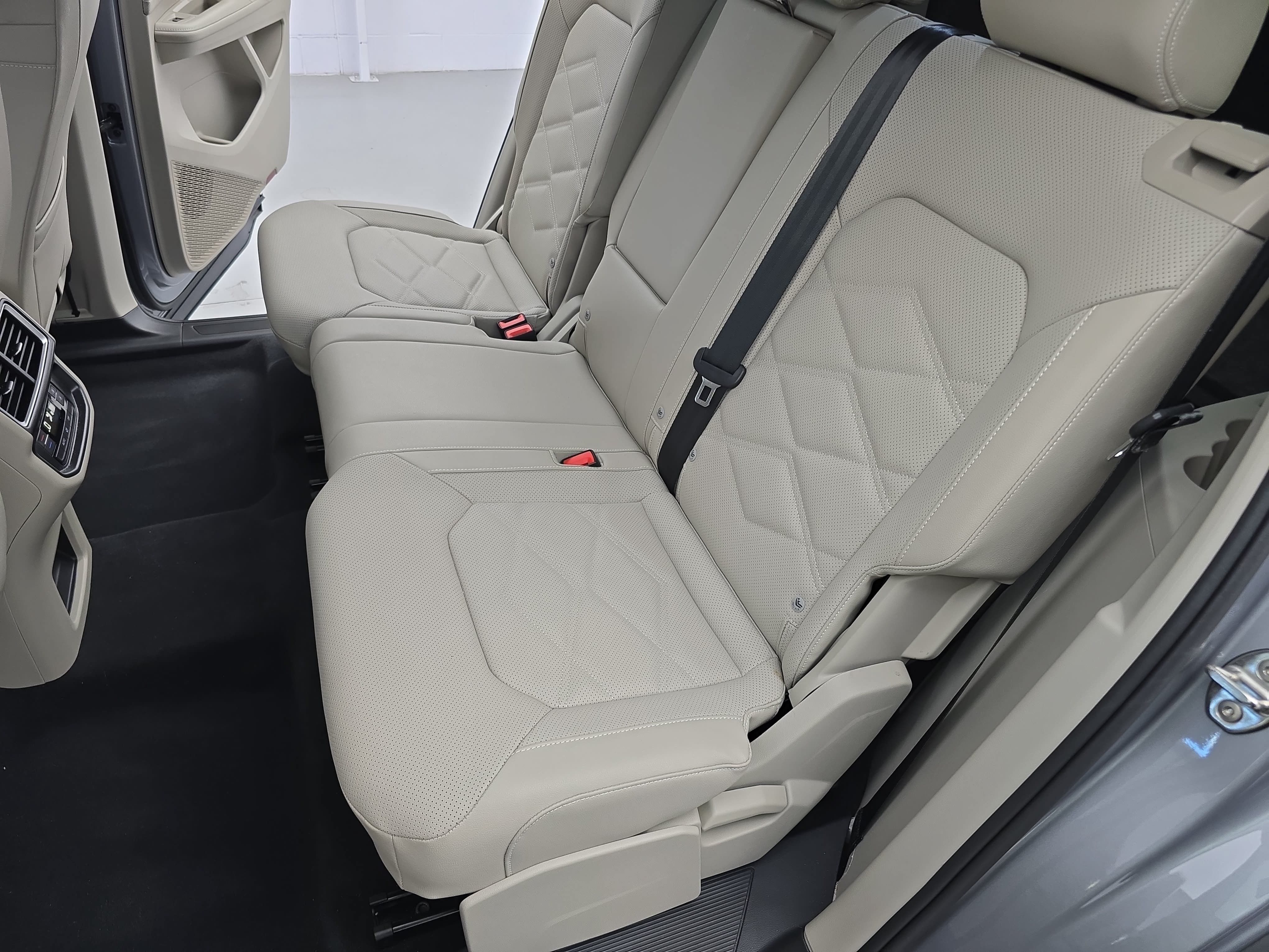 Used 2026 Volkswagen Atlas SE FWD image 14