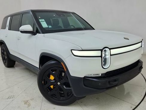 Used 2024 Rivian R1S Adventure image 89