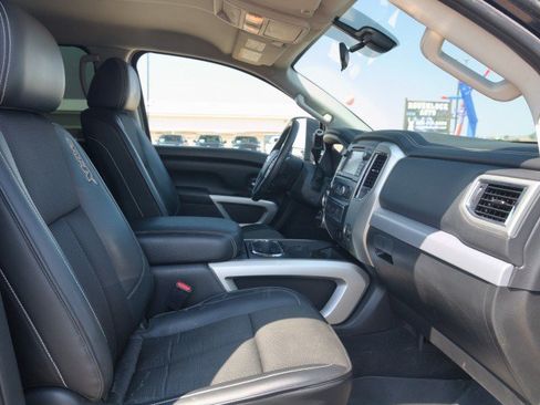 Used 2017 Nissan Titan PRO-4X AWD/4WD image 32