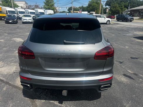 Used 2017 Porsche Cayenne AWD/4WD image 4