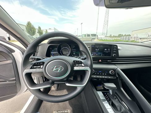 Used 2021 Hyundai Elantra Blue FWD image 11