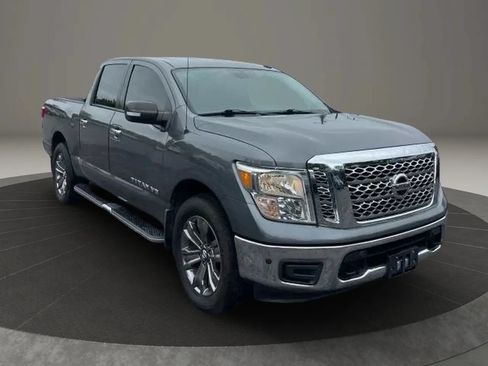 Used 2019 Nissan Titan SV w/ SV Convenience Package AWD/4WD image 15