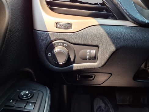 Used 2016 Jeep Cherokee Sport FWD image 18
