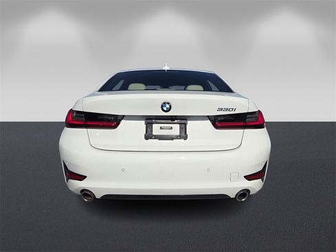 Certified 2022 BMW 330i Sedan w/ Driving Assistance Package image 5