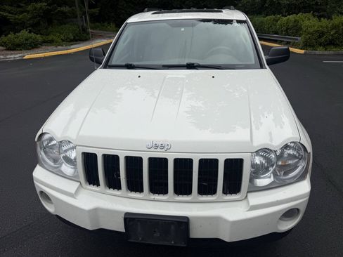 Used 2005 Jeep Grand Cherokee Laredo AWD/4WD image 2