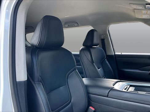 Certified 2026 Nissan Armada SV AWD/4WD image 9