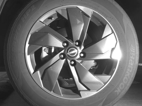 Used 2025 Nissan Rogue SV AWD/4WD image 12