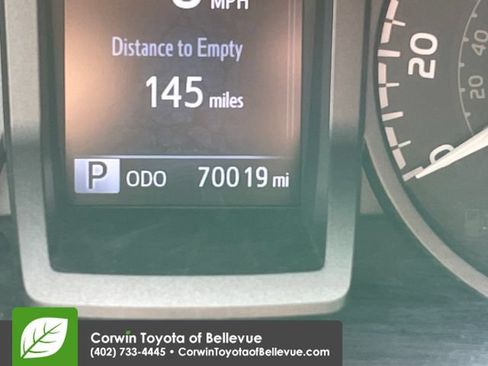 Used 2017 Toyota Tacoma TRD Off-Road w/ Tow Package (A/T) AWD/4WD image 19